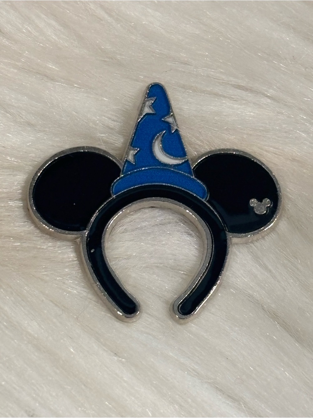 Disneyland Fantasia Sorcerers Apprentice Hong Kong Hidden Mickey Trading Pin
